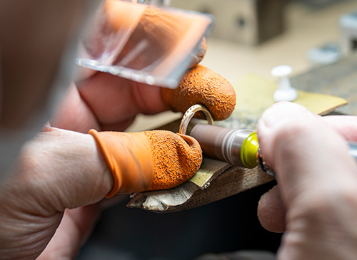 指輪のアフターケア作業